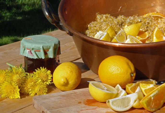 Варенье из одуванчиков для кого-то экзотический рецепт, для кого-то вполне традиционный