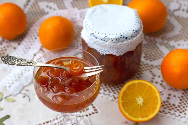 Одуванчик богат витамином C, фосфором, кальцием и железом, что особо актуально при анемии и малокровии