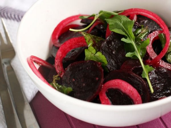 Салат из свеклы: ТОП-5 рецептов полезного блюда