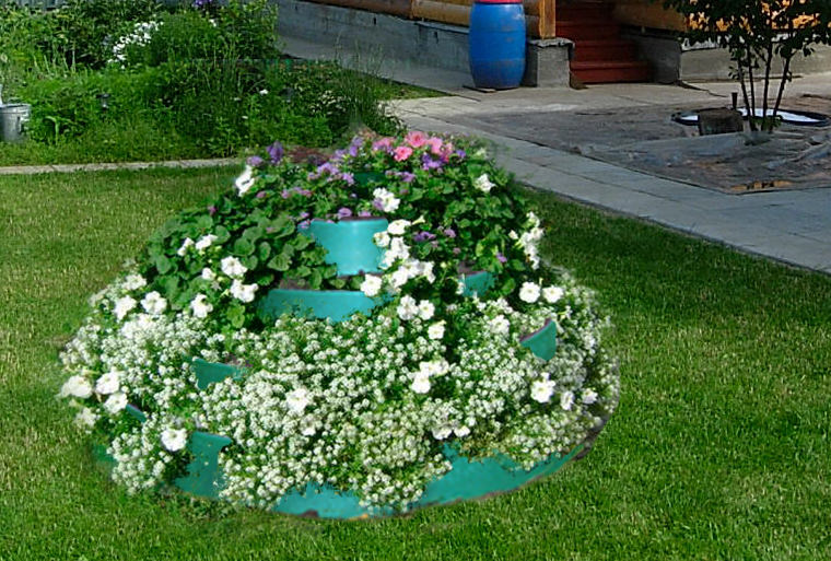 Многоярусная клумба для клубники и цветов: увеличение полезной площади